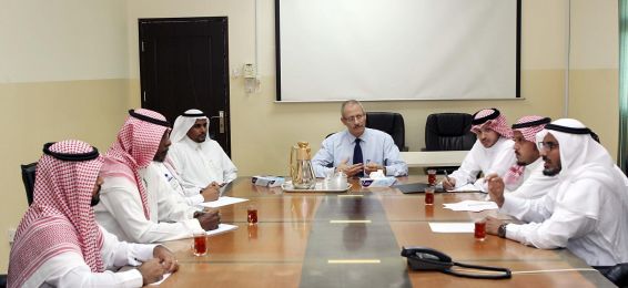 Media Center Meets with the Coordinators of the University Colleges in Al-Qunfudhah